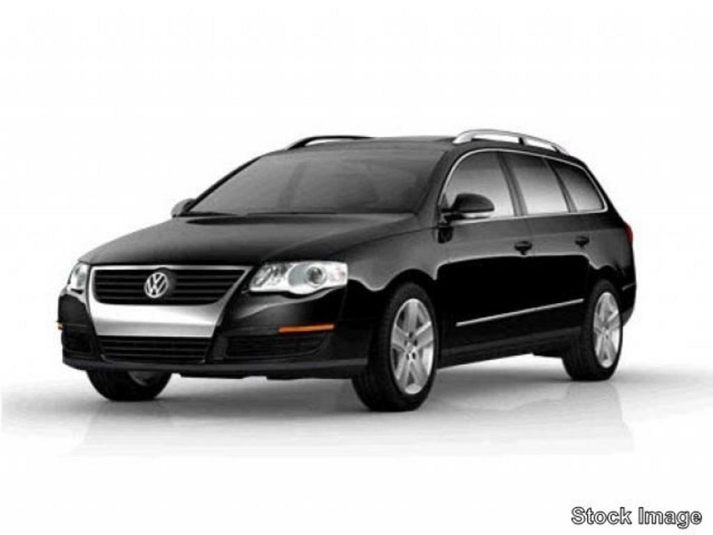 2010 Volkswagen Passat Komfort's photo