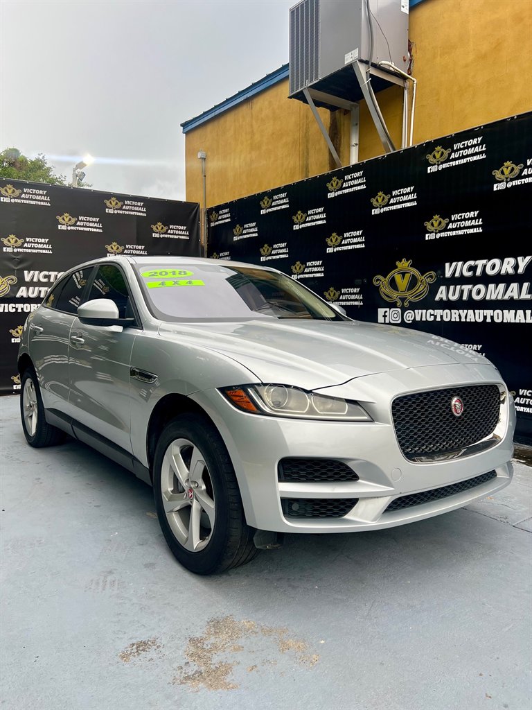2018 Jaguar F-PACE Premium's photo