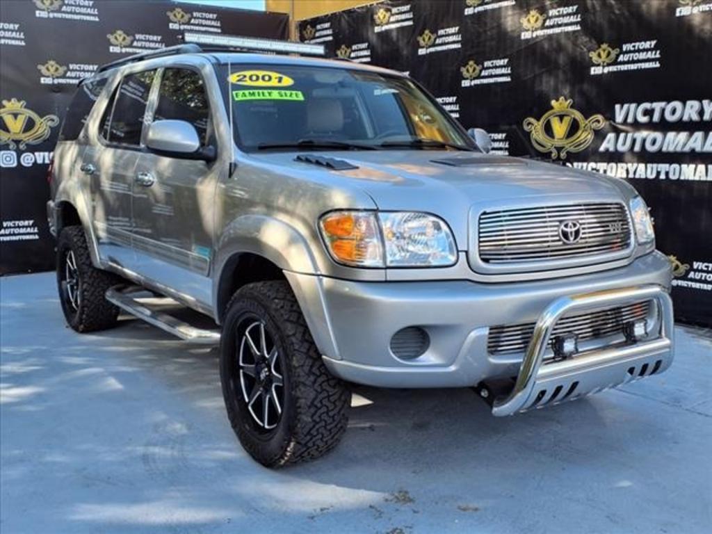 2001 Toyota Sequoia SR5's photo