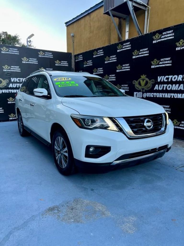2018 Nissan Pathfinder SV's photo