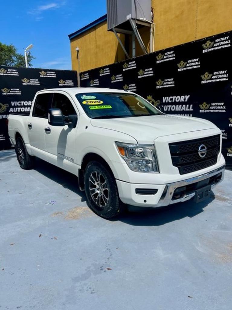 2020 Nissan Titan SV's photo