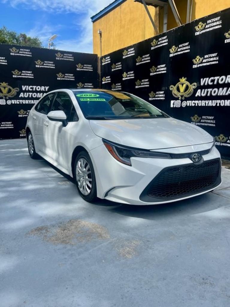 2022 Toyota Corolla LE's photo