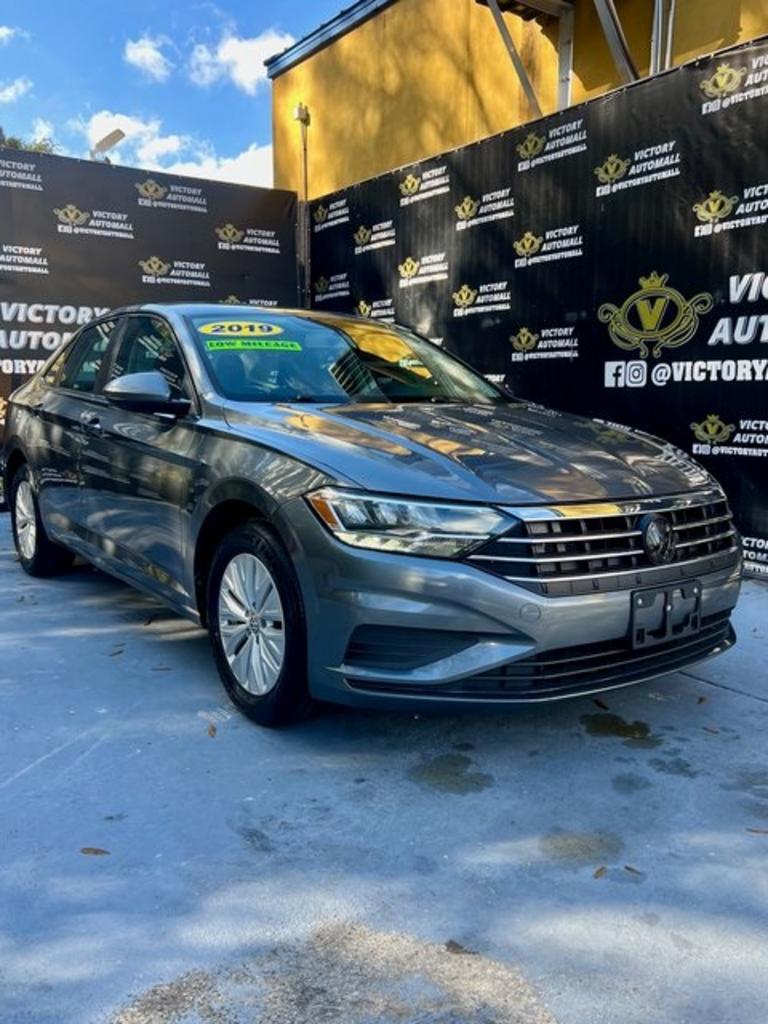 2019 Volkswagen Jetta R-Line's photo