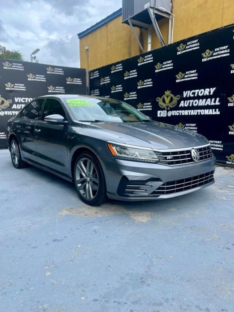 2018 Volkswagen Passat 2.0T R-Line Auto's photo